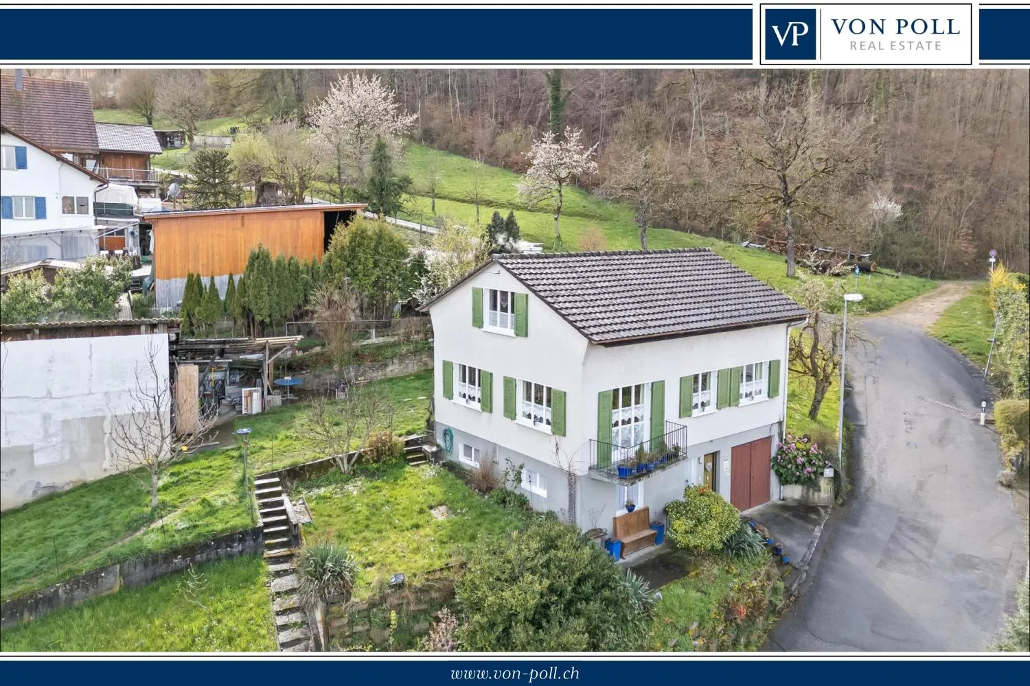 Einfamilienhaus mit Nebengebäude auf grosser Parzelle mit Entwicklungspotenzial