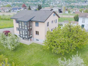 Wohnen mit Weitblick – gepflegtes Zweifamilienhaus im Grünen
