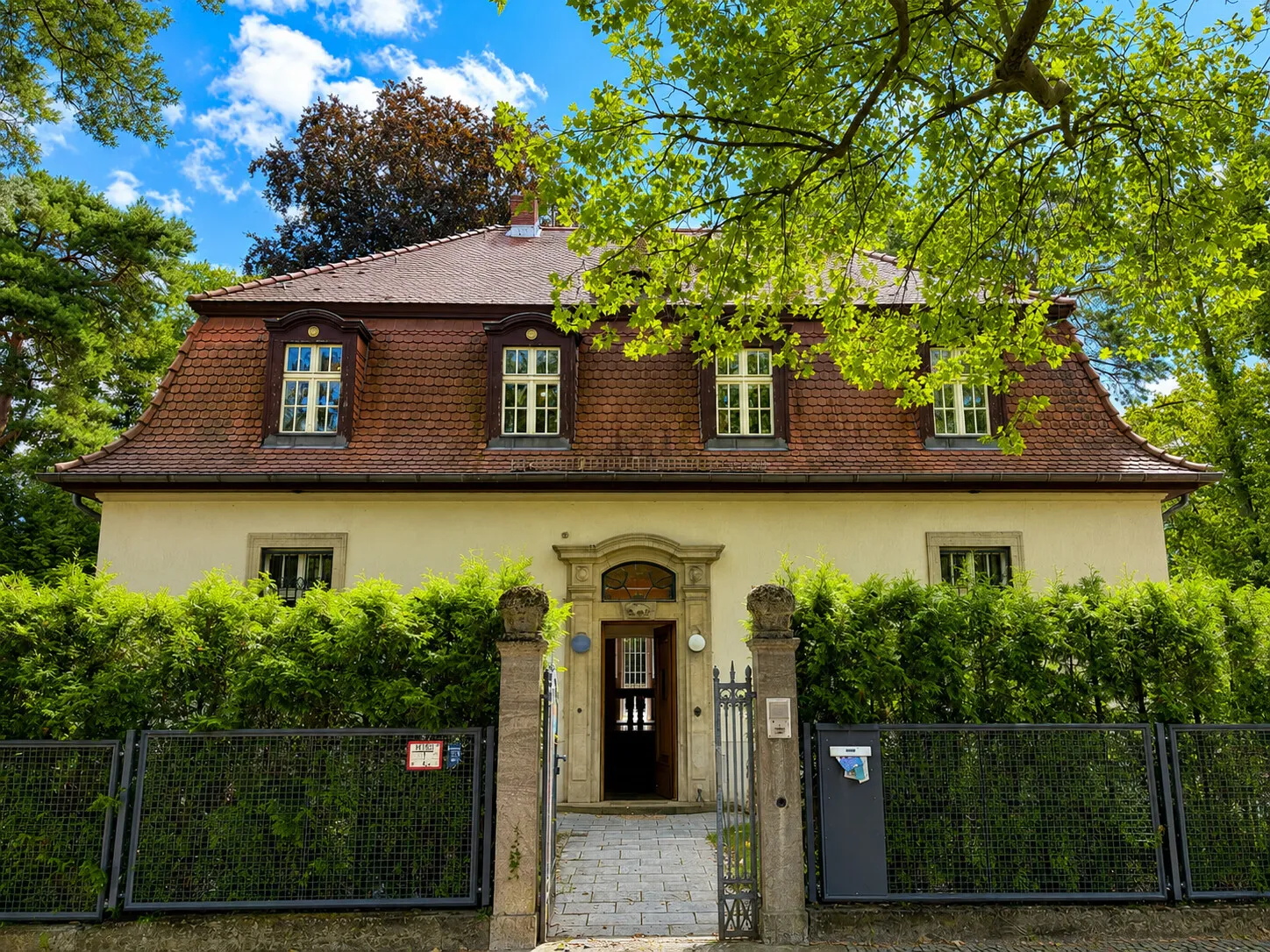 Strassenansicht - mit KI optimiert