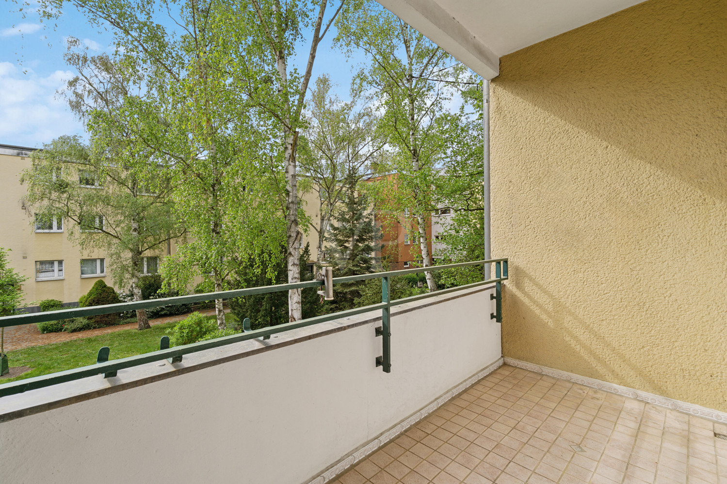 Loggia mit Gartenblick