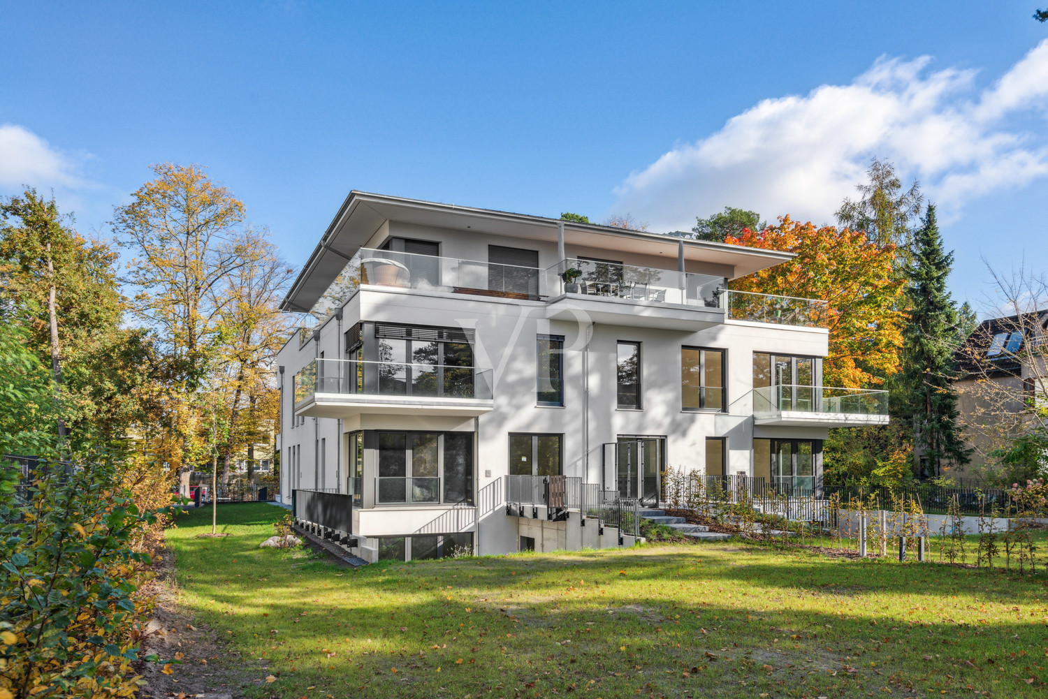 Gebäude von hinten mit Wohnung 1. Etage rechts