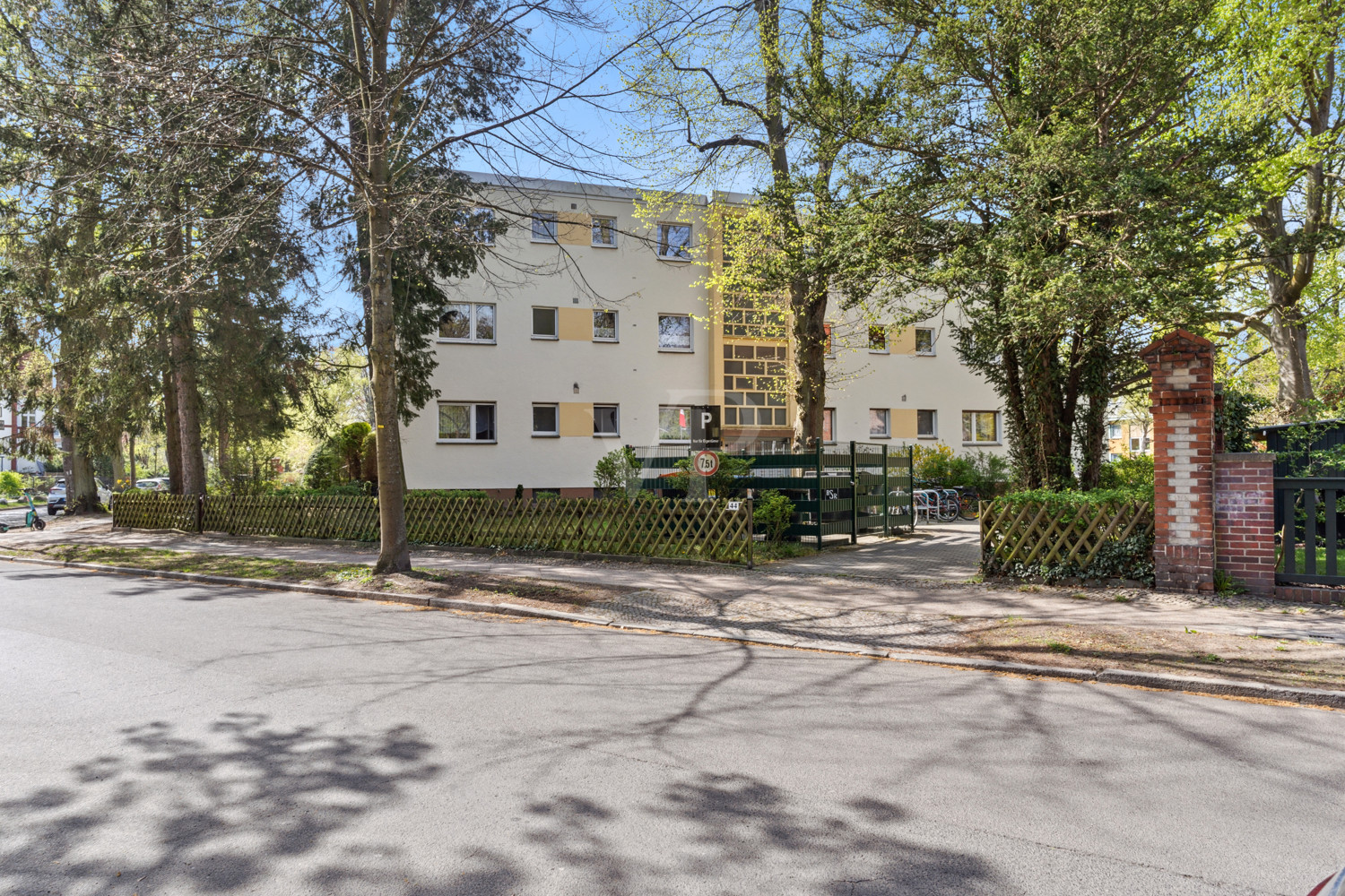Gebäude Vorderansicht
