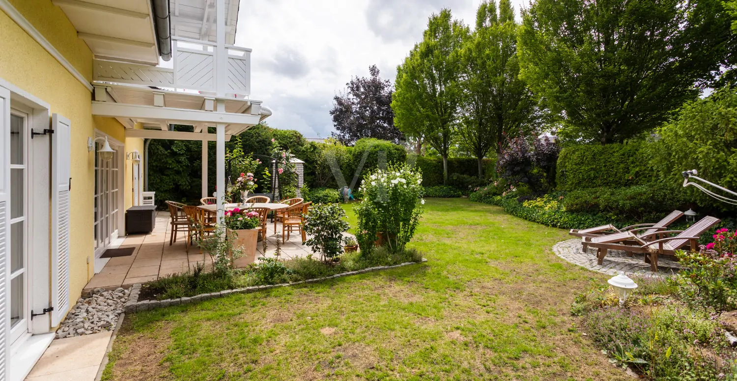 Seitenansicht Haus Terrasse