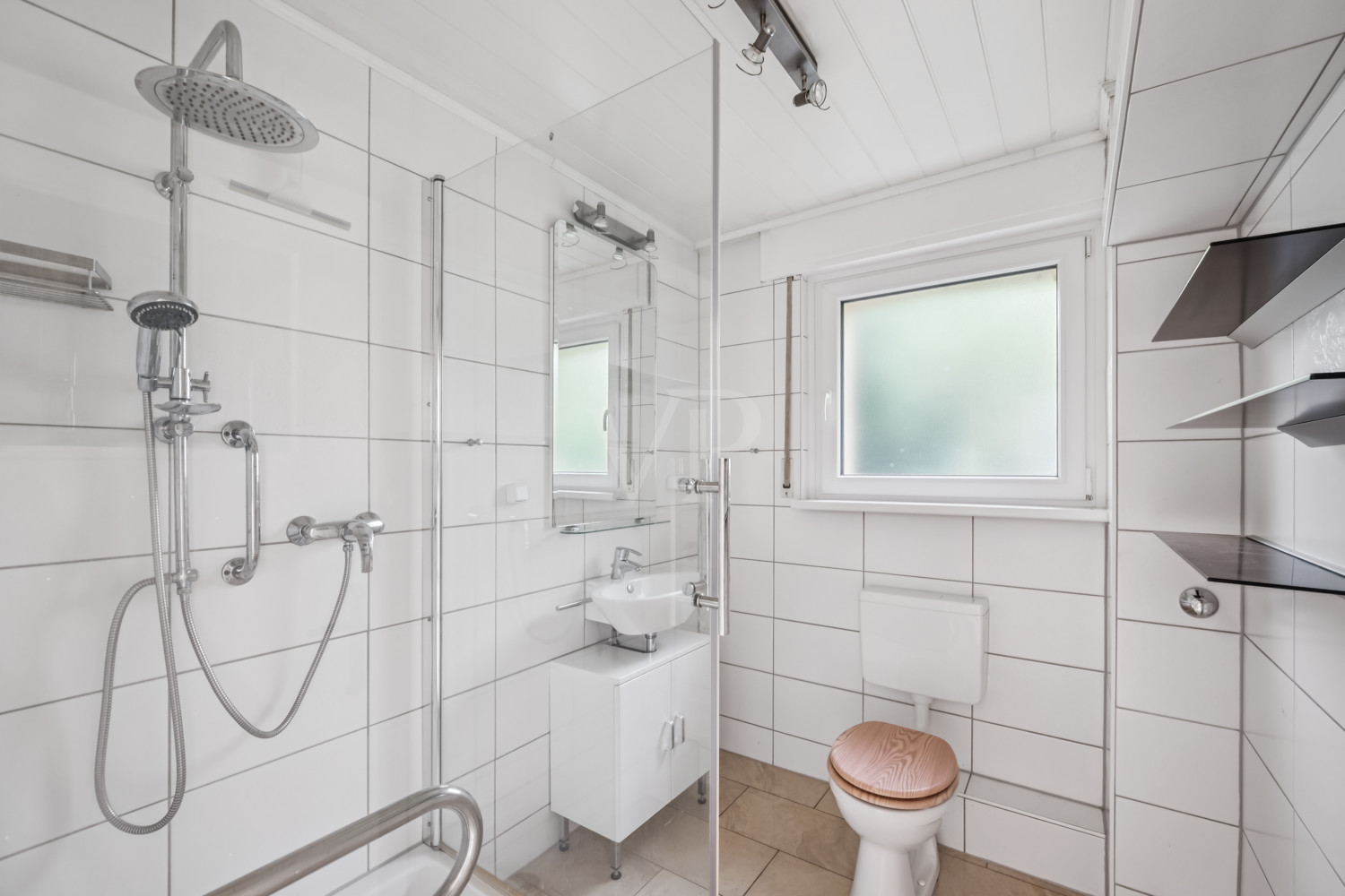 Modernes Badezimmer