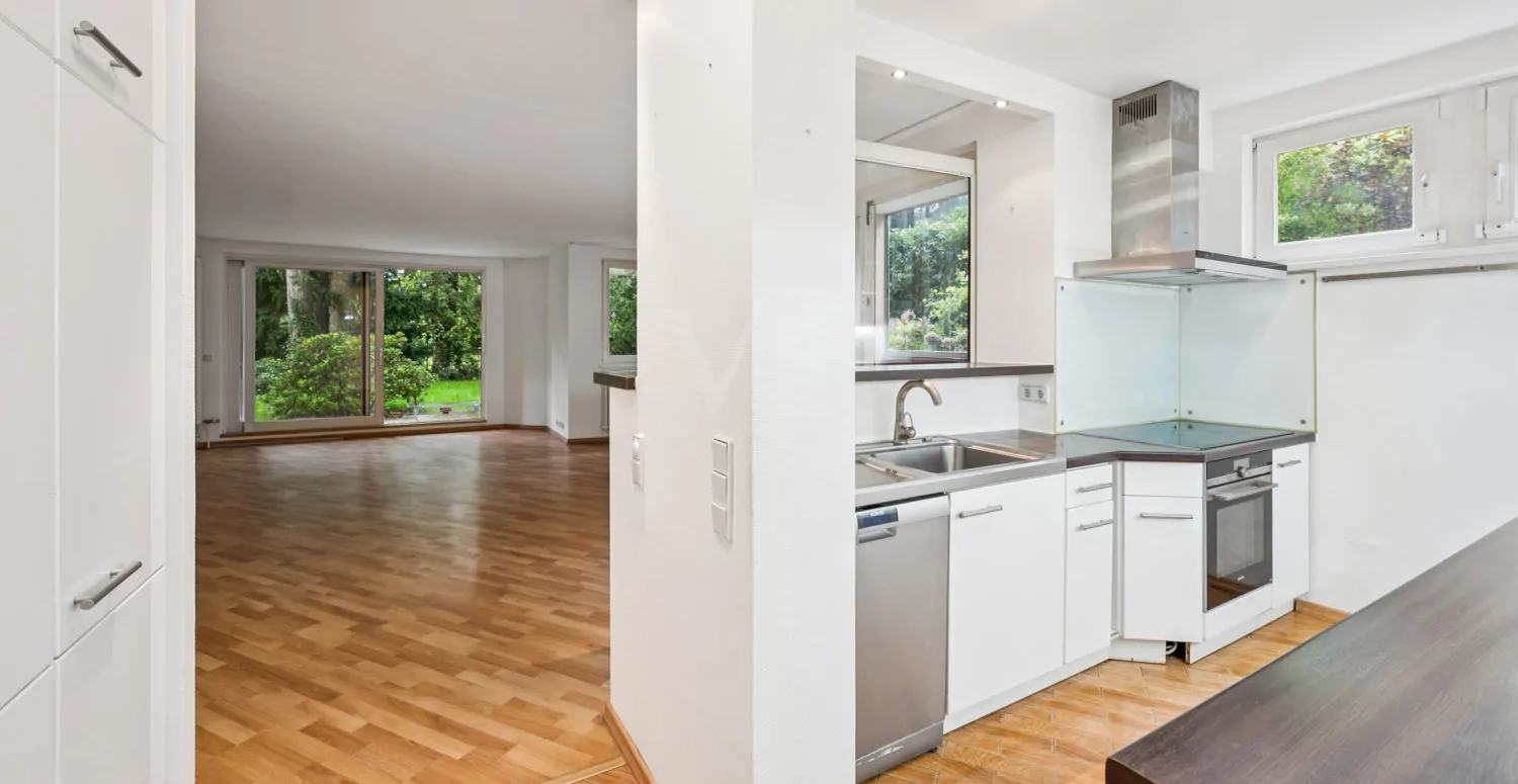 Küche und Übergang zum Wohnzimmer