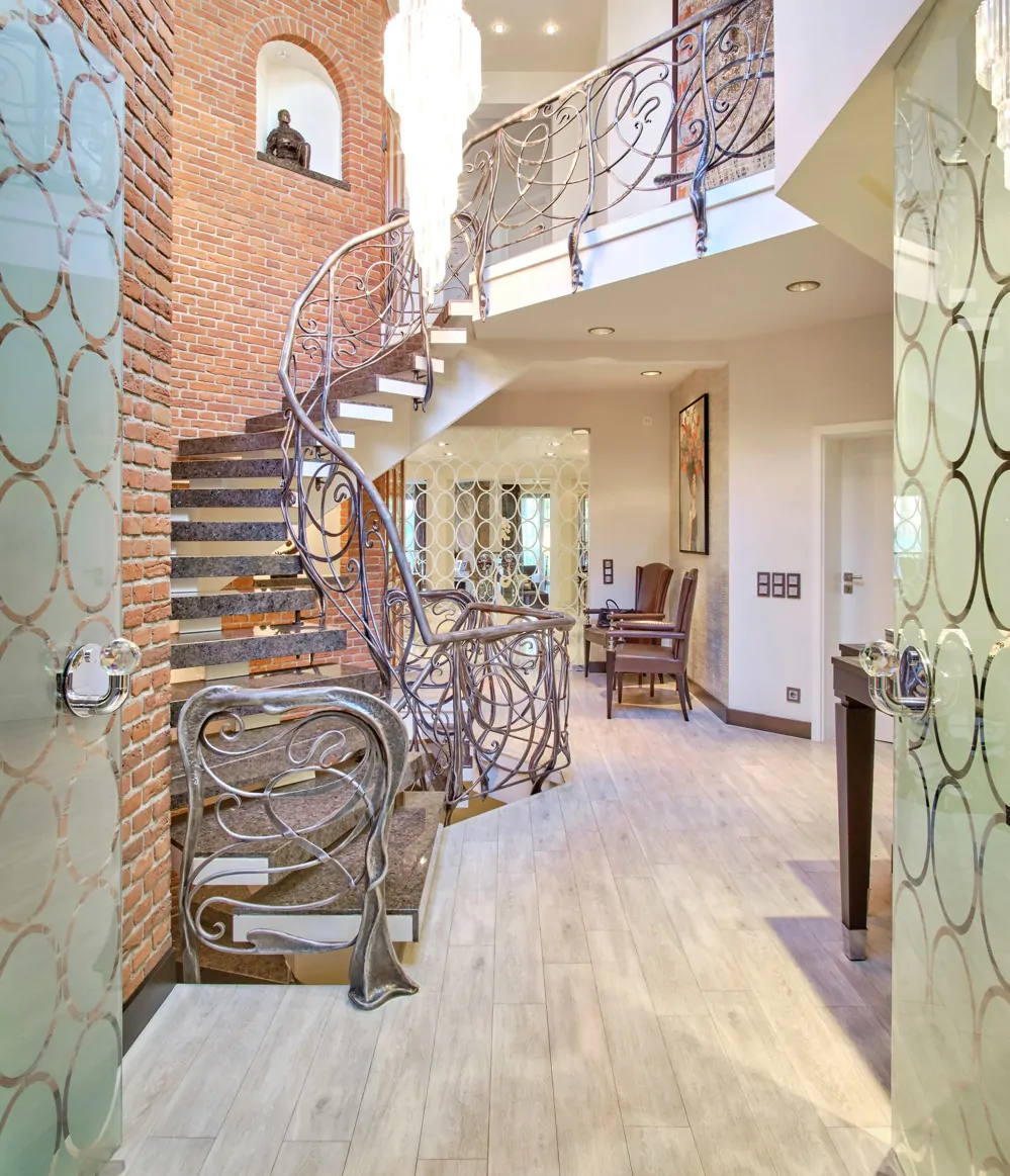 Treppe zum Obergeschoss