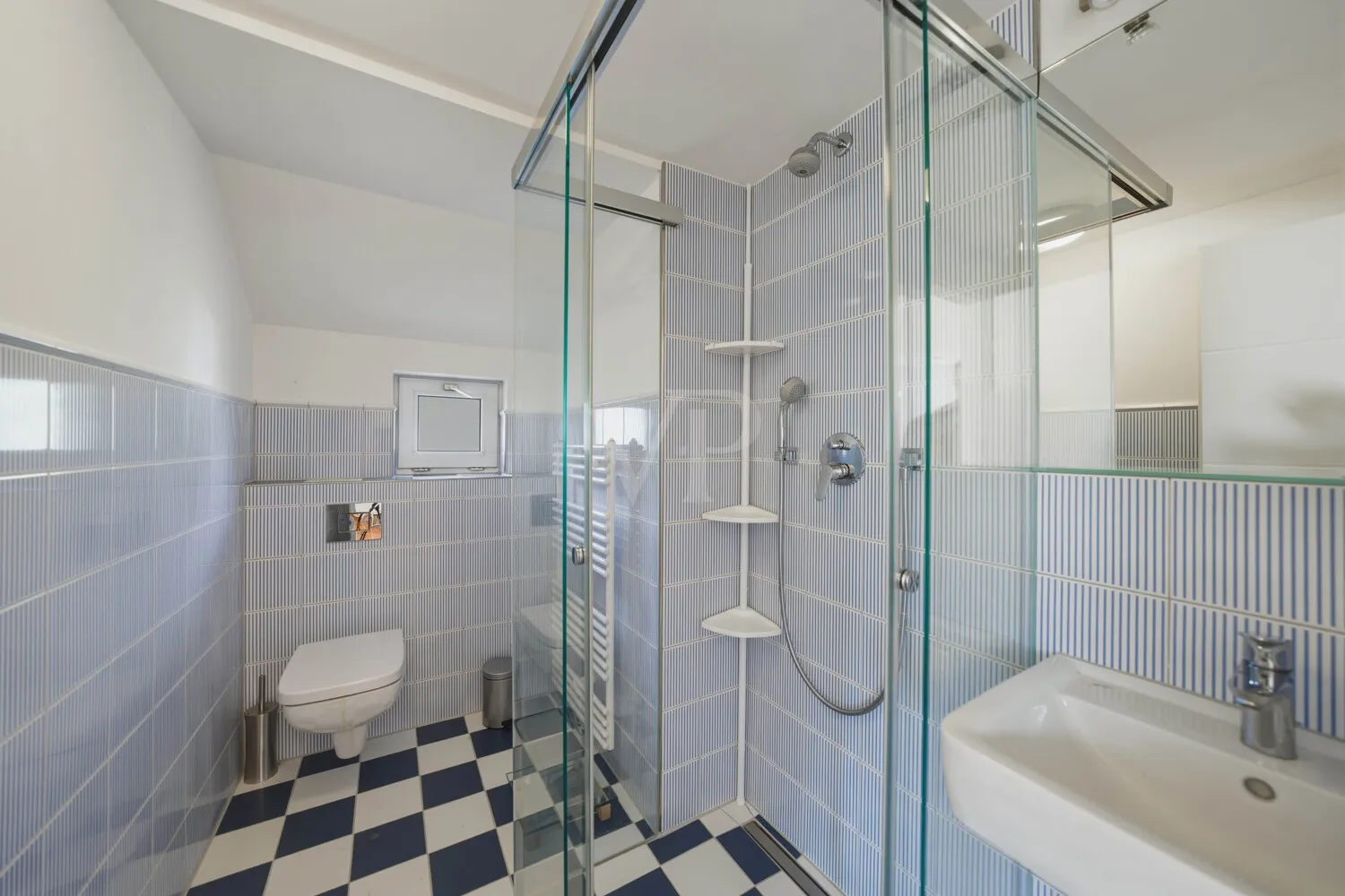 Badezimmer im Dachgeschoss