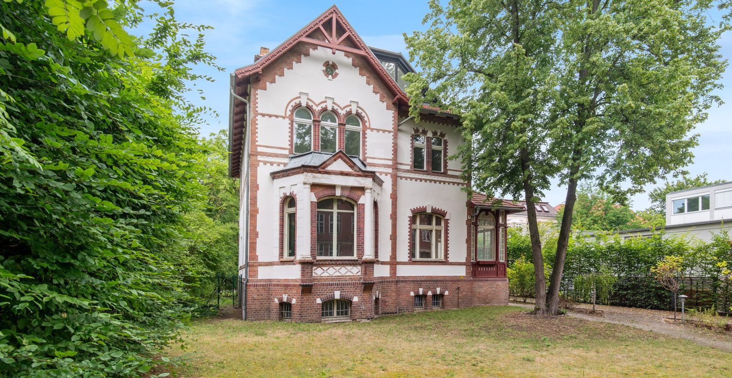 Lichtdurchflutete, charmante Maisonettewohnung in wunderschöner Altbauvilla im Herzen von Zehlendorf