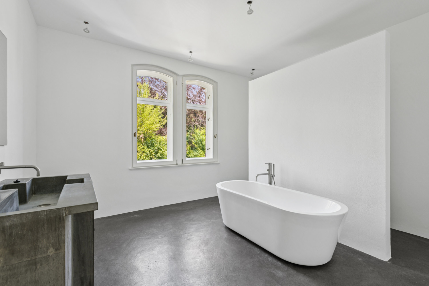 Bad mit Dusche und Wanne