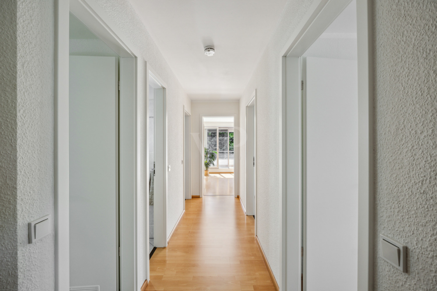 Helle 4 Zimmerwohnung mit Süd-West-Balkon, Keller, Stellplatz / Ladesäule und Gartennutzung