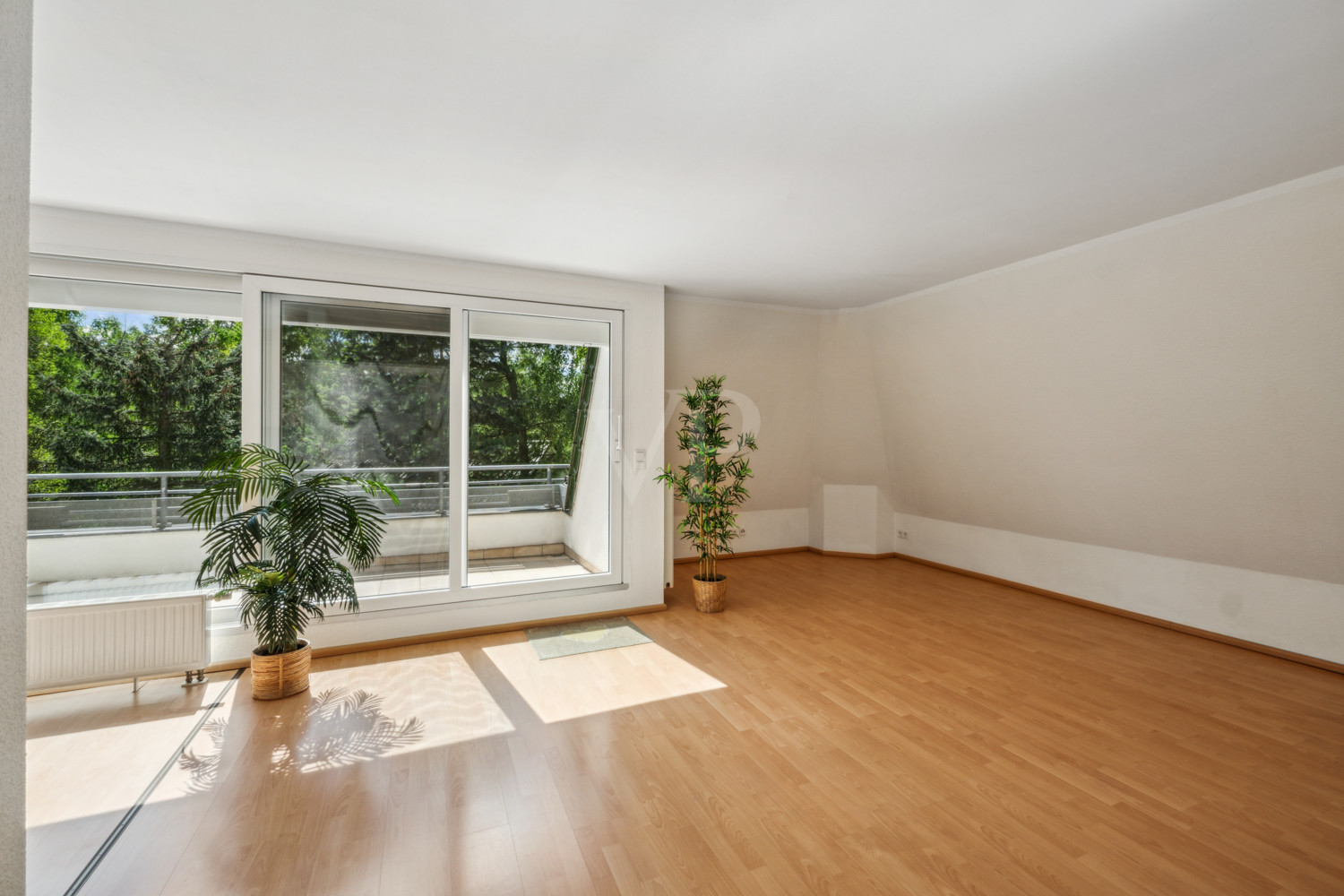 Helle 4 Zimmerwohnung mit Süd-West-Balkon, Keller, Stellplatz / Ladesäule und Gartennutzung