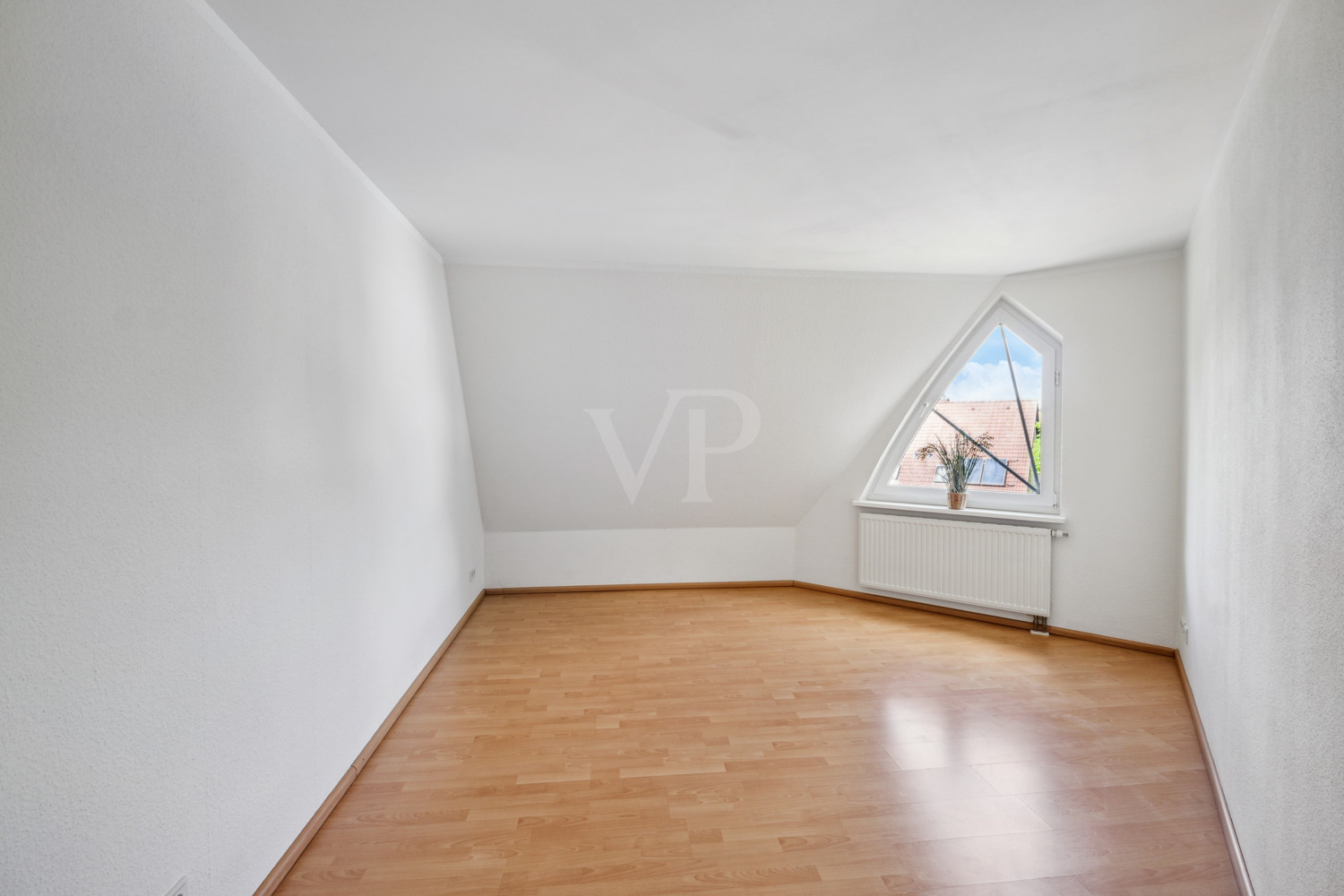 Helle 4 Zimmerwohnung mit Süd-West-Balkon, Keller, Stellplatz / Ladesäule und Gartennutzung