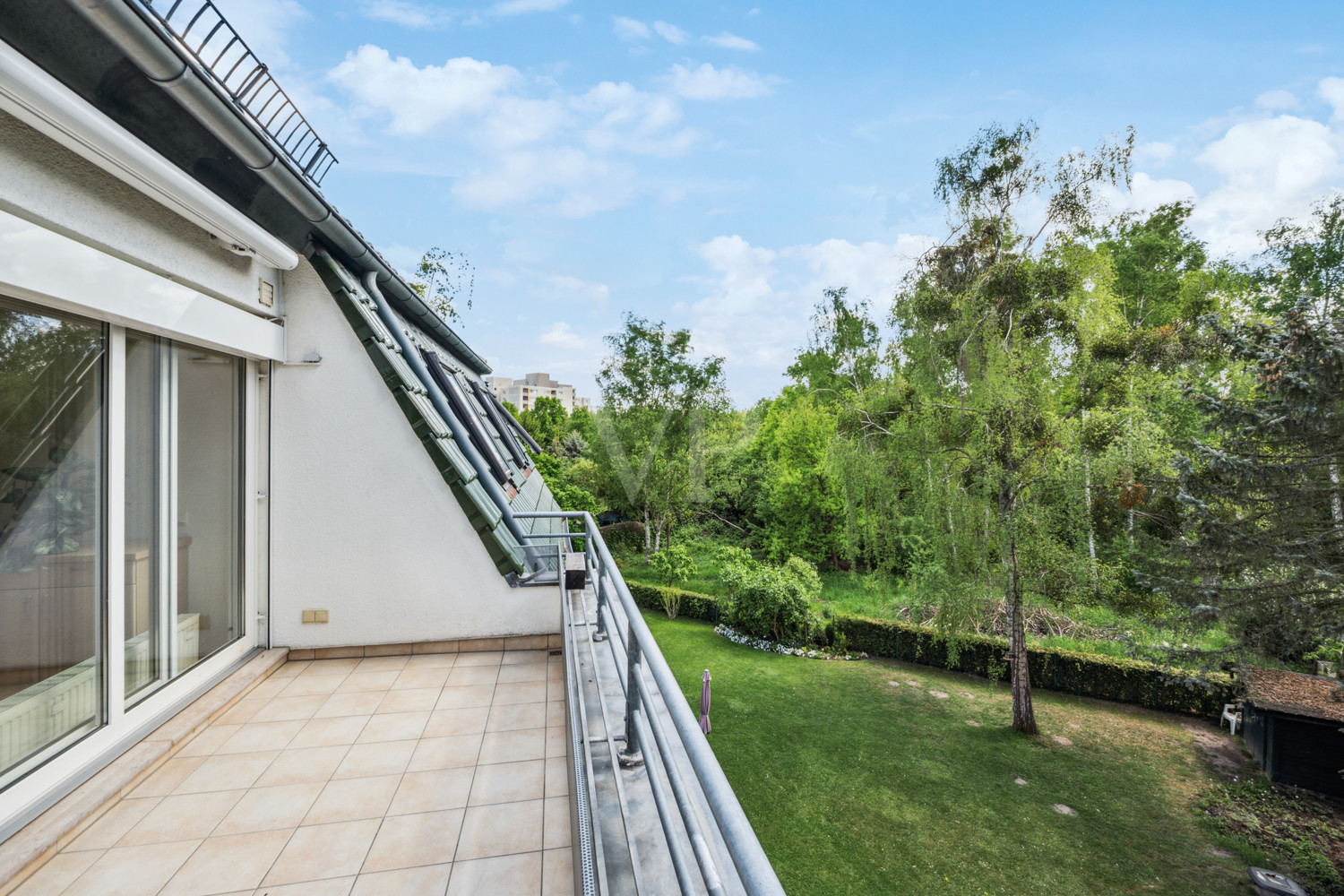 Helle 4 Zimmerwohnung mit Süd-West-Balkon, Keller, Stellplatz / Ladesäule und Gartennutzung
