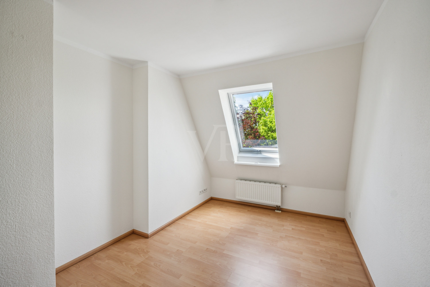 Helle 4 Zimmerwohnung mit Süd-West-Balkon, Keller, Stellplatz / Ladesäule und Gartennutzung