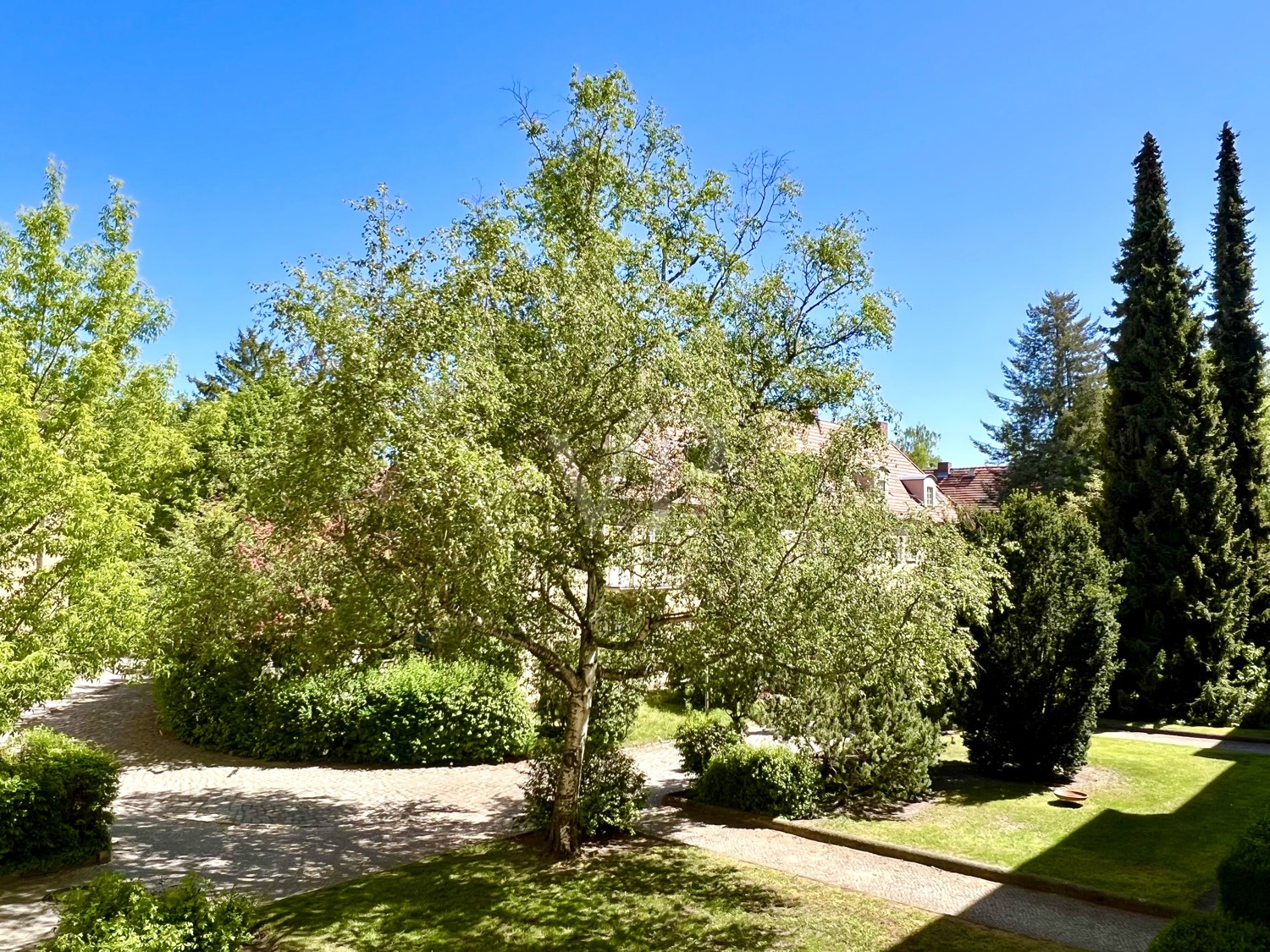 Blick in die Gartenanlage