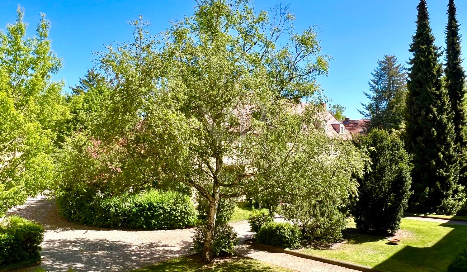 Blick in die Gartenanlage