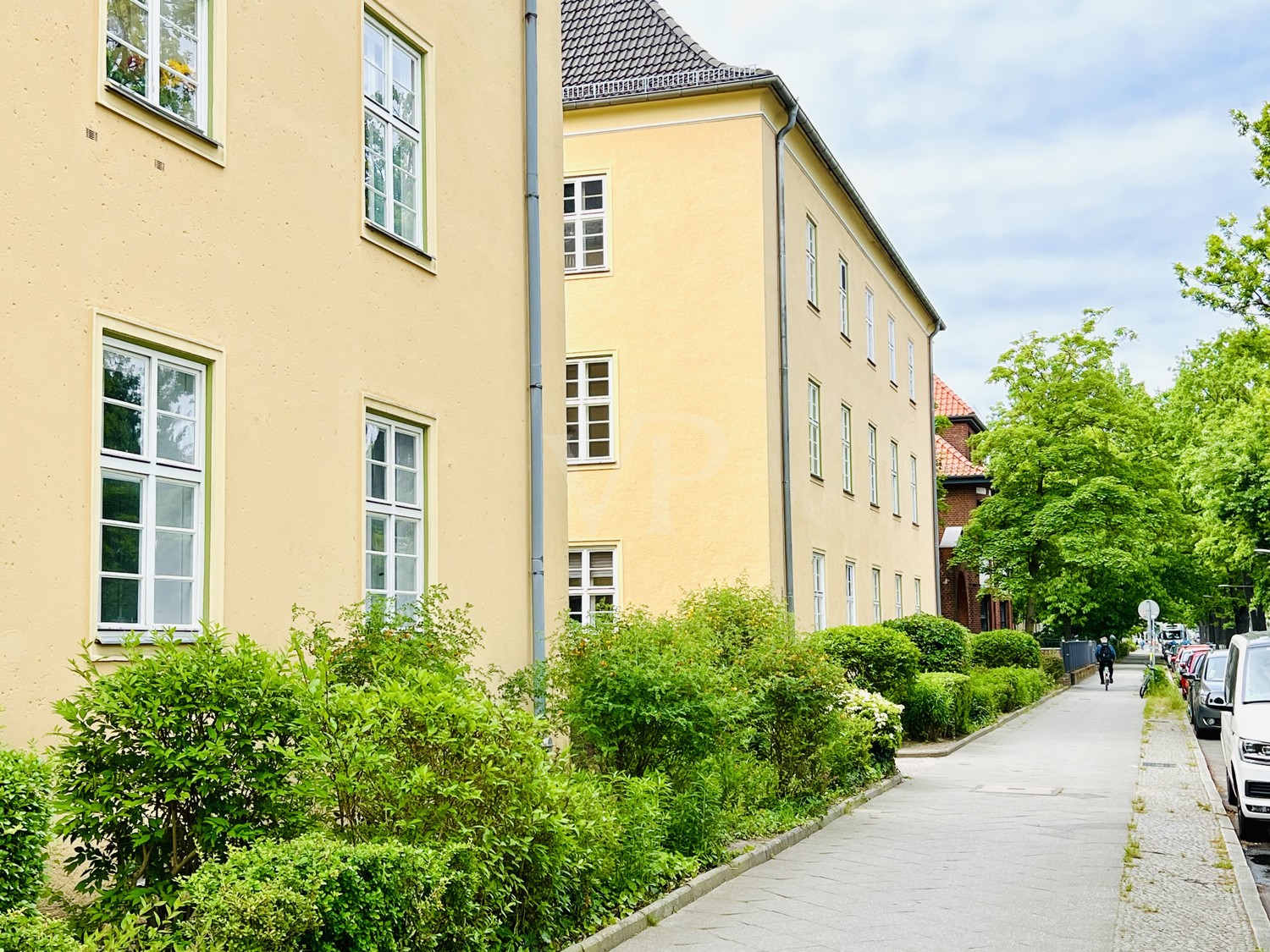 Straßenseite des Gebäudes