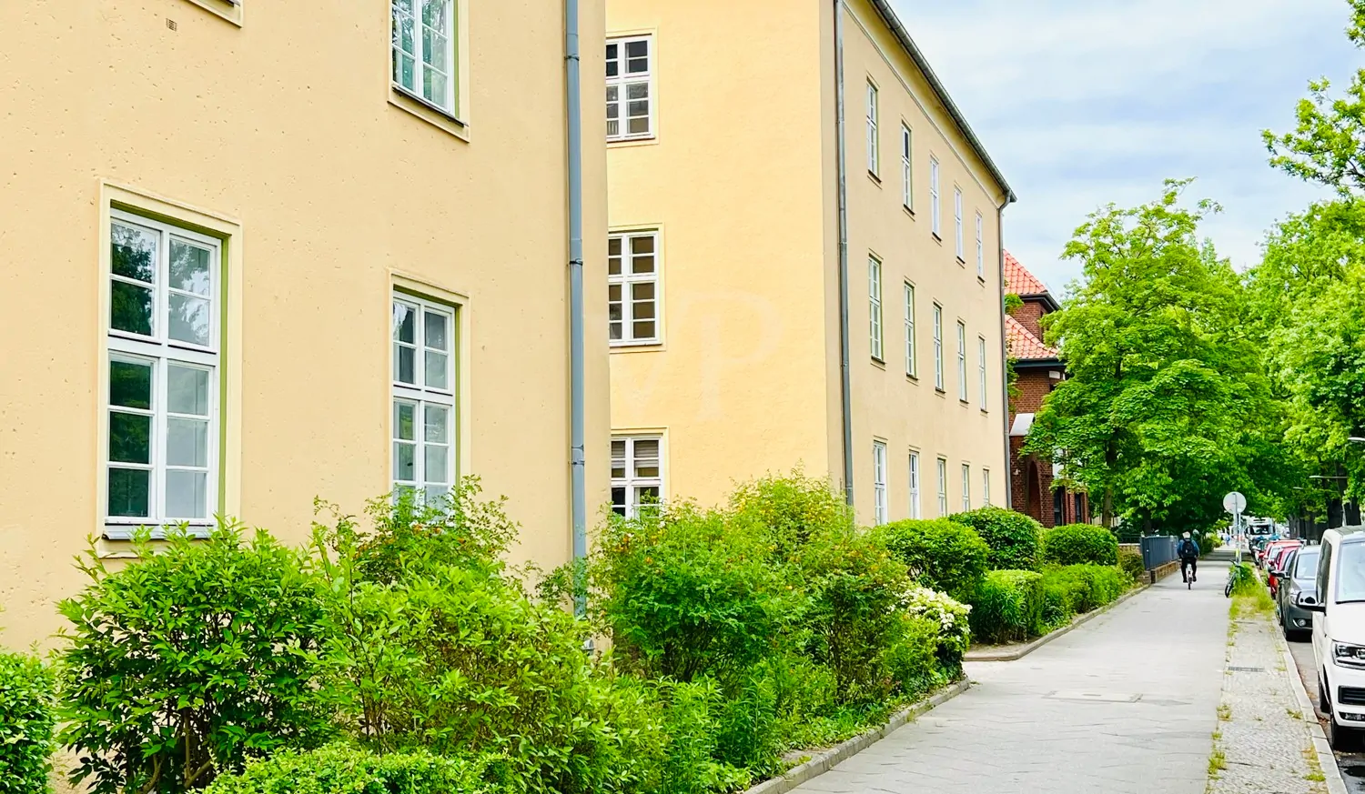 Straßenseite des Gebäudes