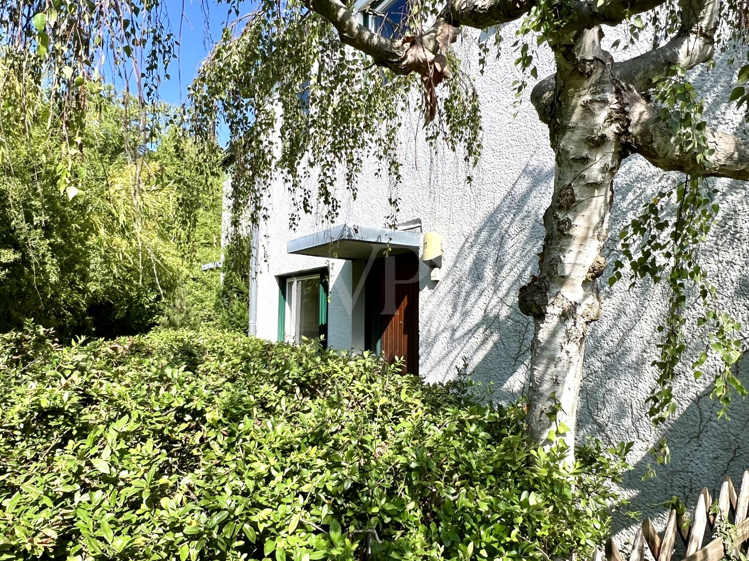 Charmantes, sanierungsbedürftiges Reihenendhaus mit großem Garten in netter Schlachtensee-Lage