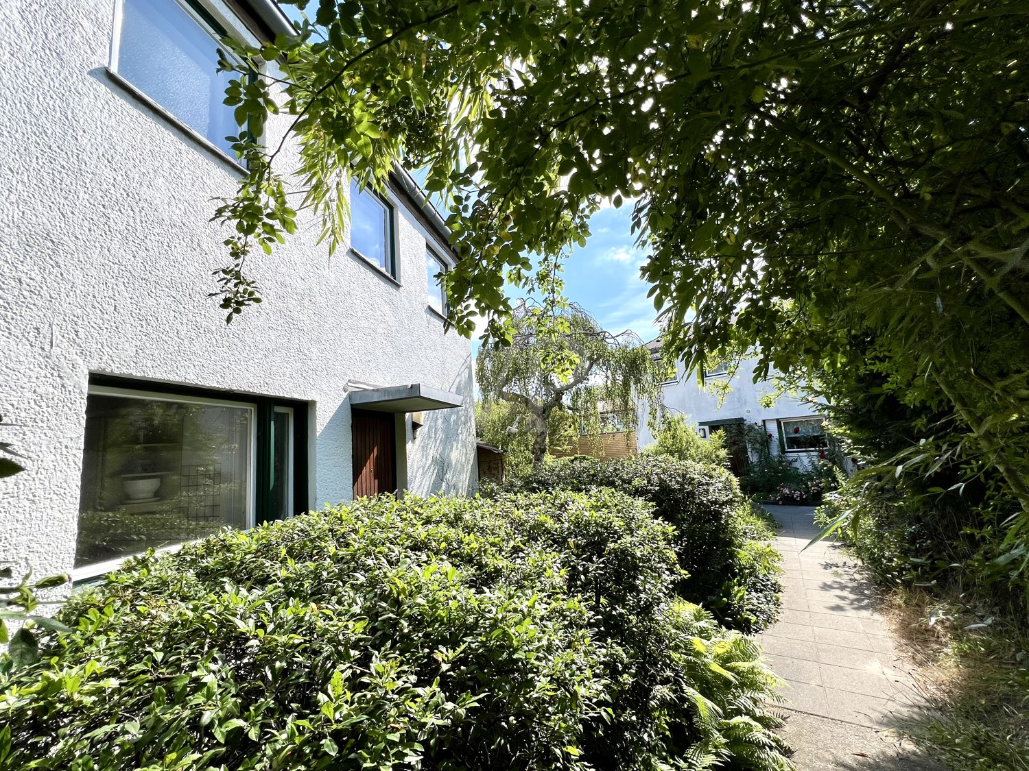 Charmantes, sanierungsbedürftiges Reihenendhaus mit großem Garten in netter Schlachtensee-Lage