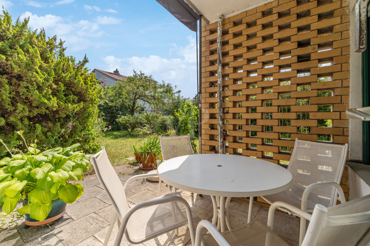 Charmantes, sanierungsbedürftiges Reihenendhaus mit großem Garten in netter Schlachtensee-Lage