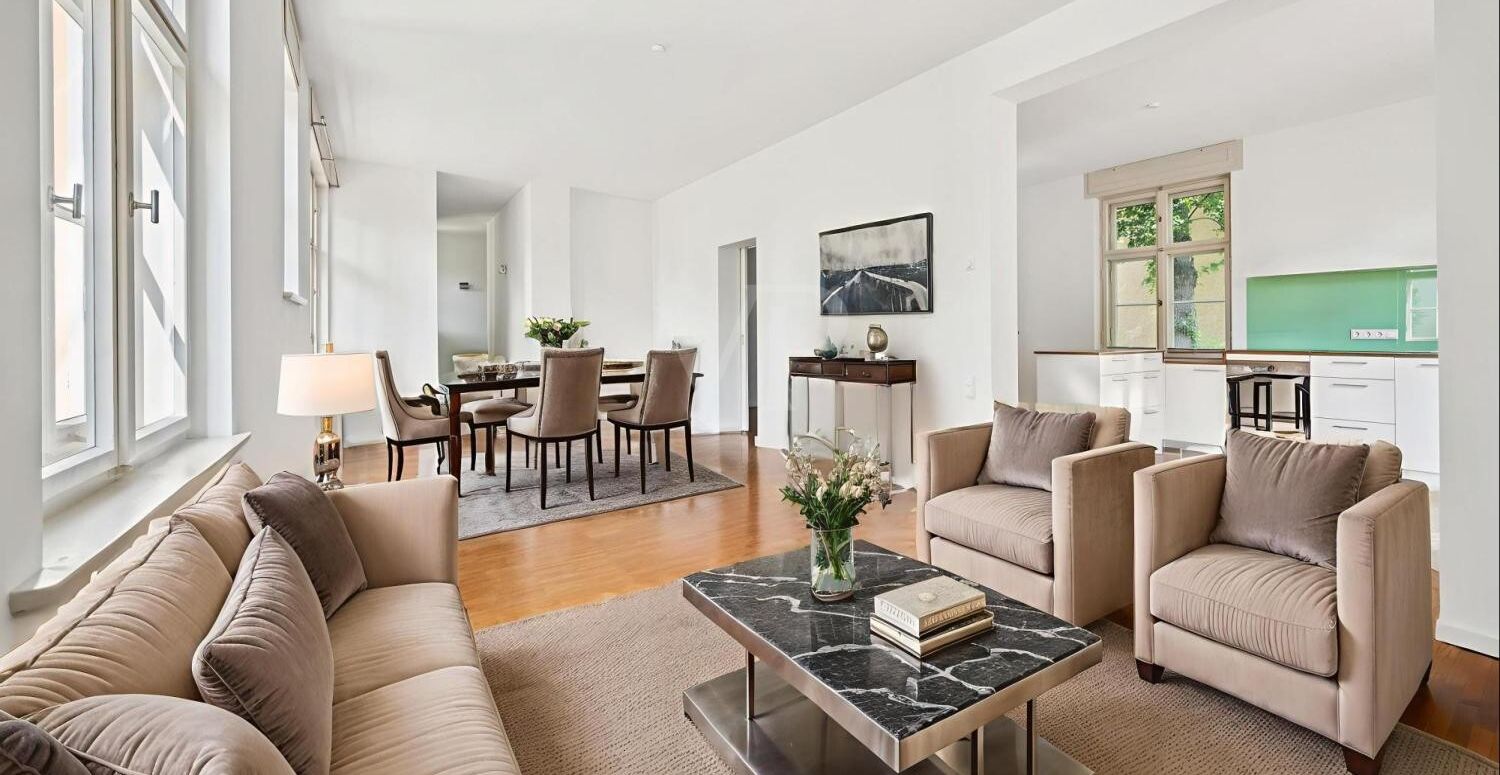 Hochwertig sanierte 5 Zimmer Wohnung -  Denkmalgeschützes Haus mit eigenem Garten