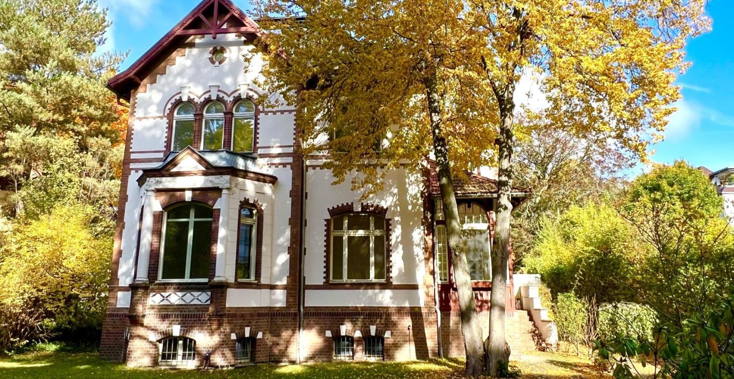 Top-sanierte, charmante Hochparterrewohnung  in wunderschöner Altbauvilla im Herzen von Zehlendorf