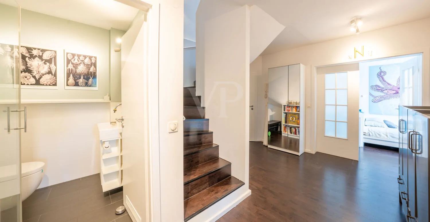 Flur mit Aufgang zum Dachgeschoss