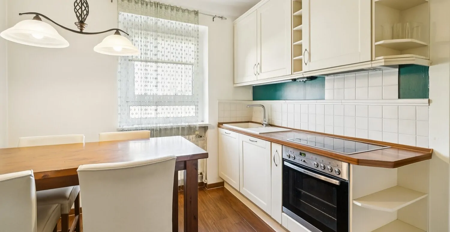 Küche OG KI bearbeitet