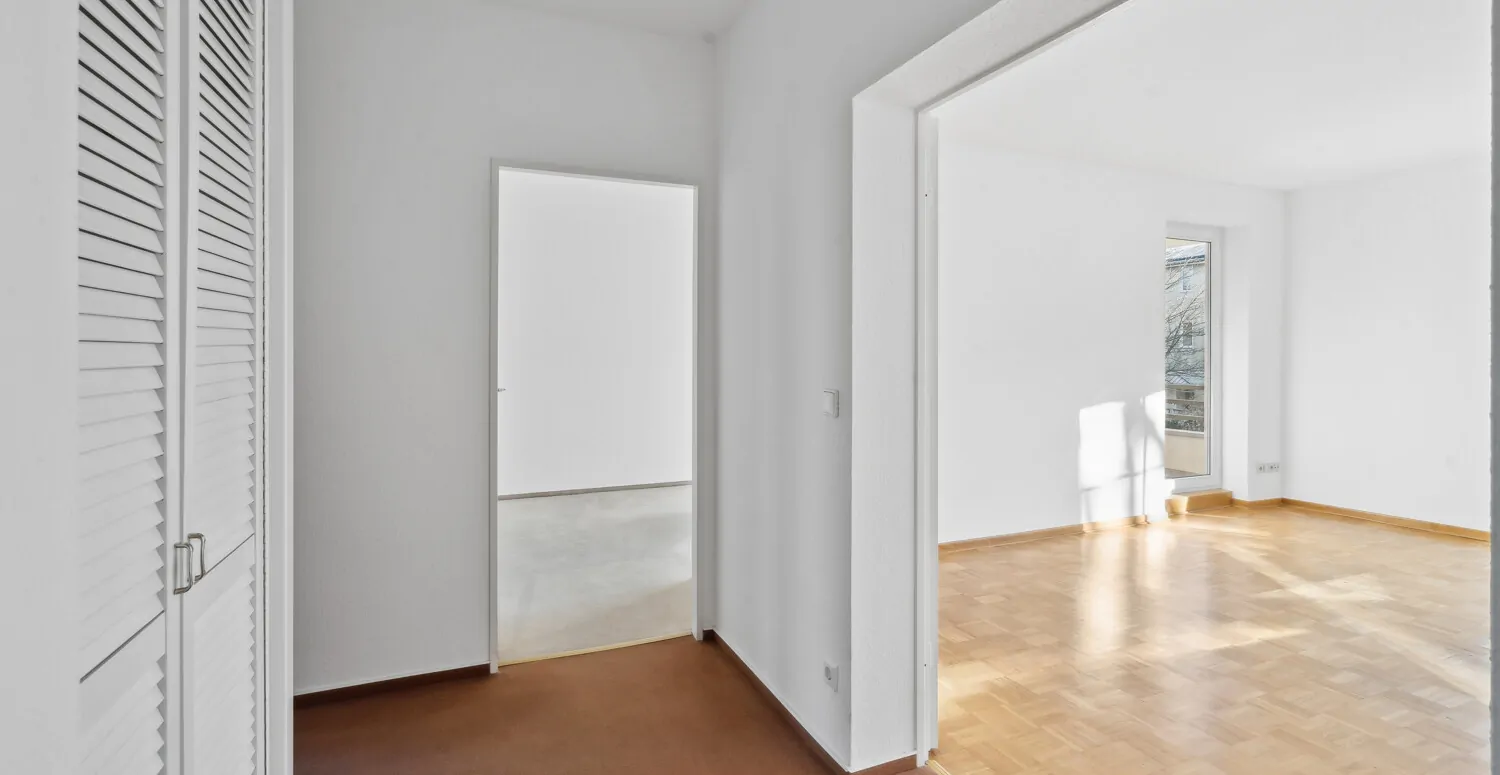 Flur mit Blick ins Wohnzimmer