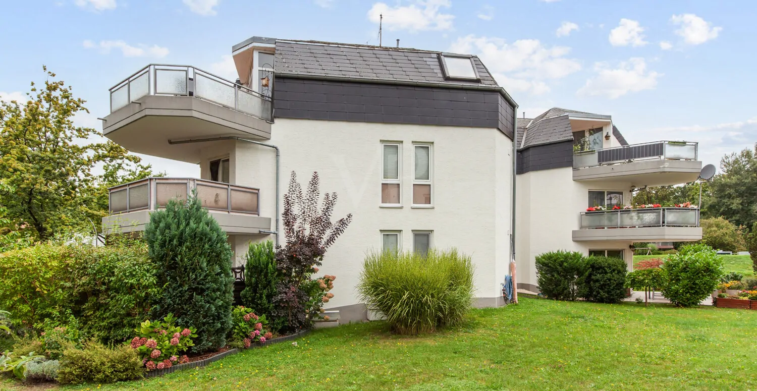 Gebäude - Garten links