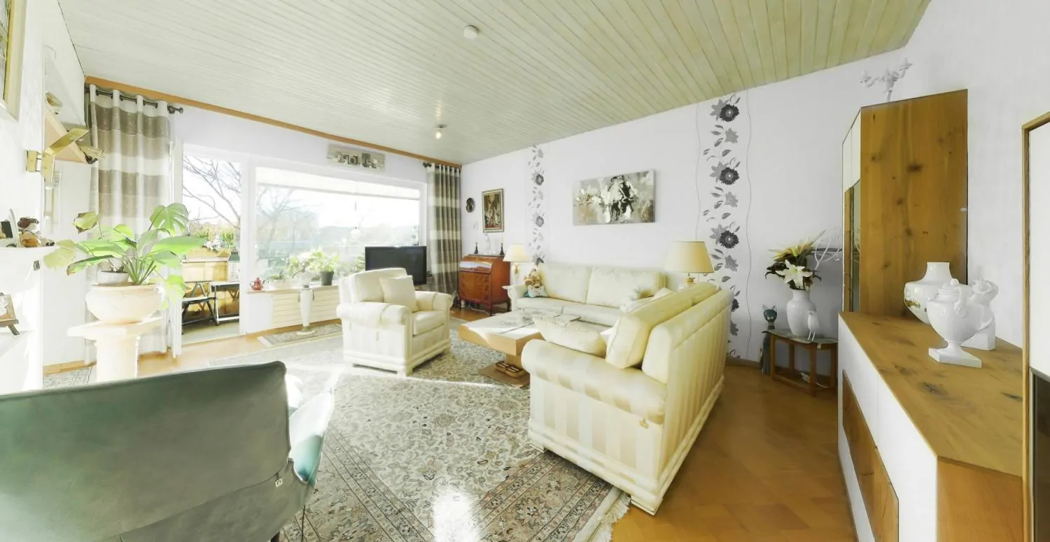 Großzügige, helle 2-Zimmer-Wohnung mit Potenzial und freiem Blick nach Süden