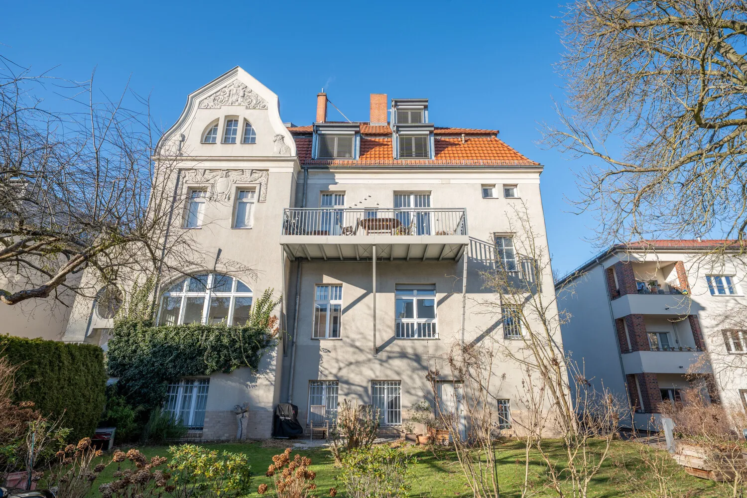 Außenansicht hinten und Garten