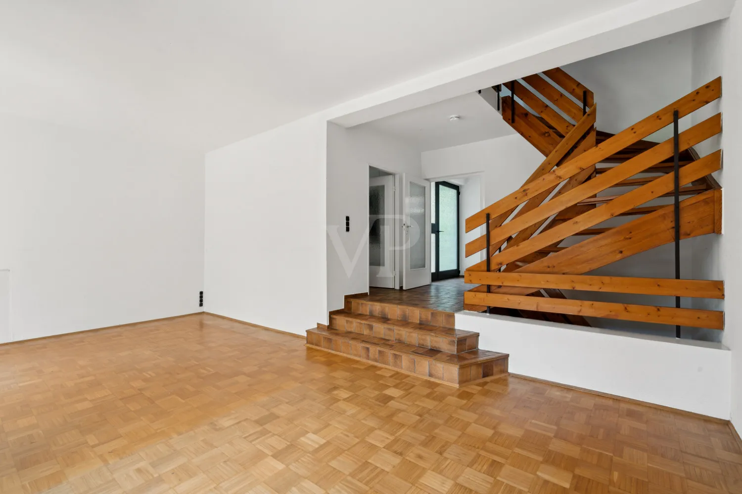 Treppenaufgang vom Wohn - und Essbereich