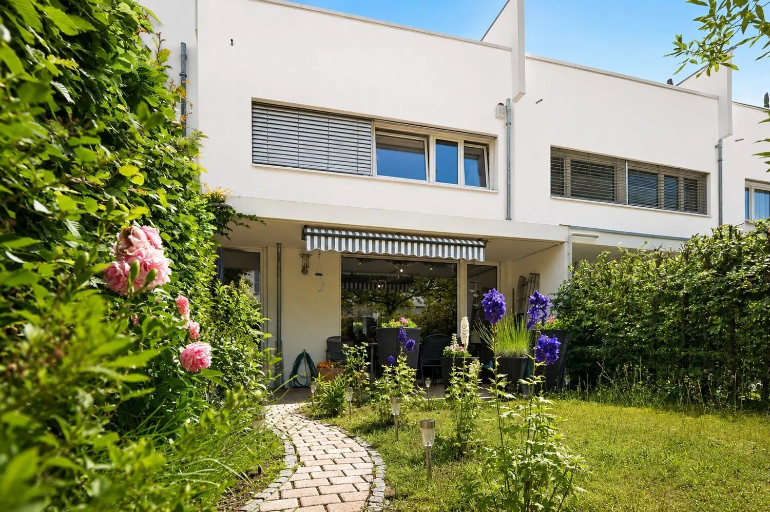 Familienfreundliches Reihenhaus in familiärer Lichterfelder Lage mit Stellplatz und zwei Terrassen