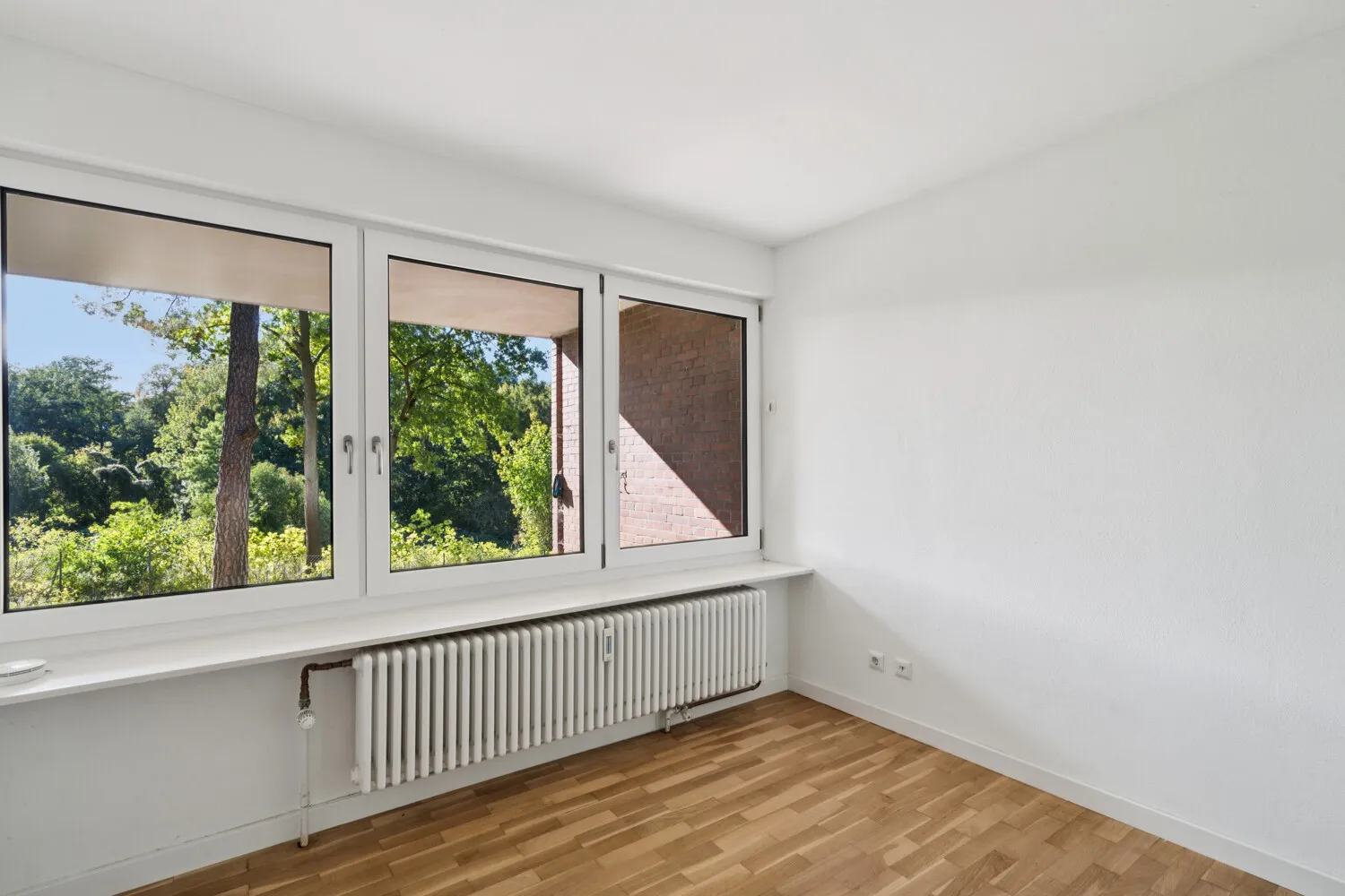 Zimmer mit Blick in den Garten