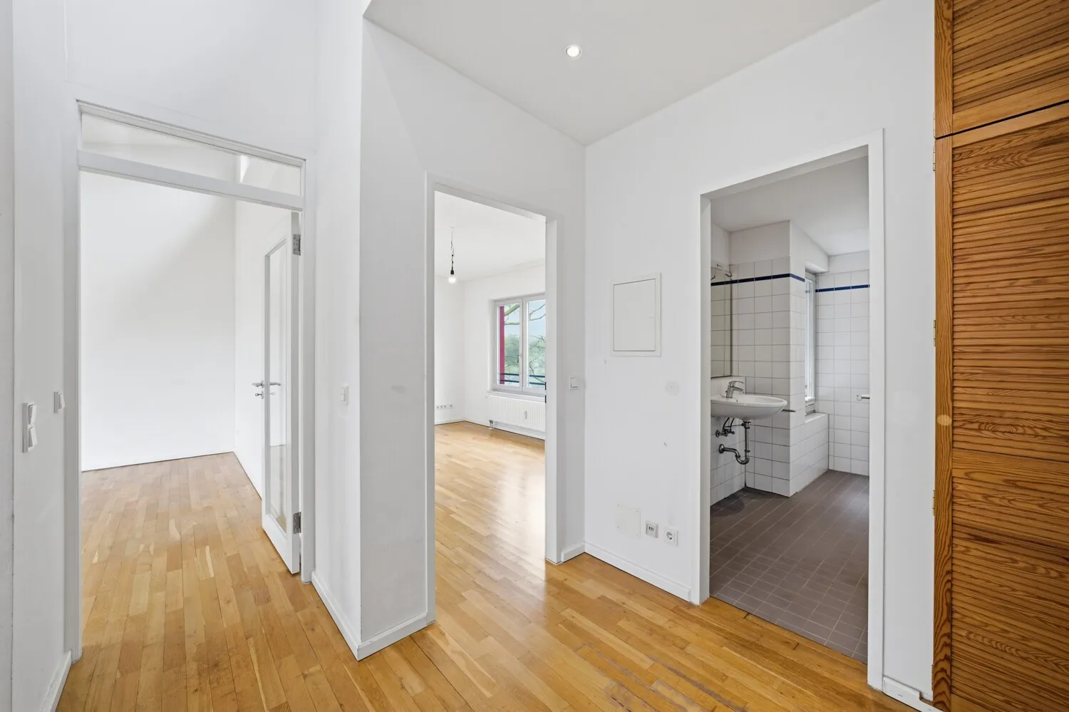 Großzügige 5 Zimmer Wohnung in ruhiger Lage