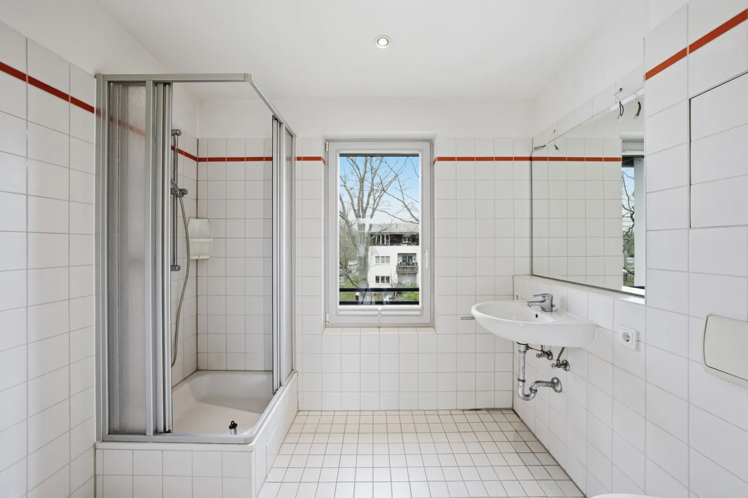 Großzügige 5 Zimmer Wohnung in ruhiger Lage