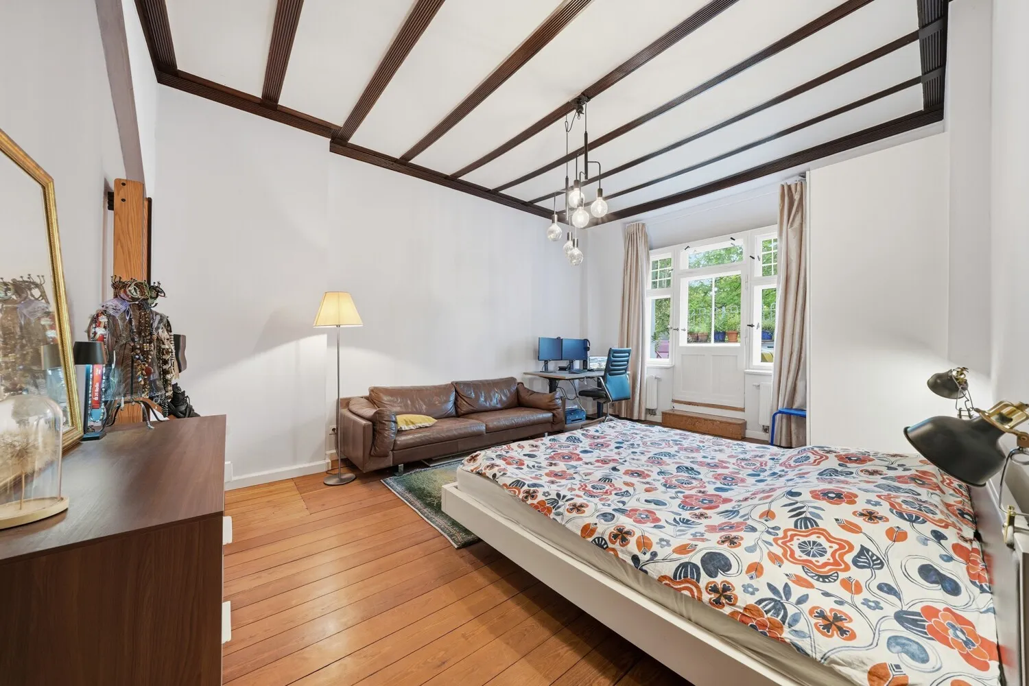 Schlafzimmer mit Balkonzugang