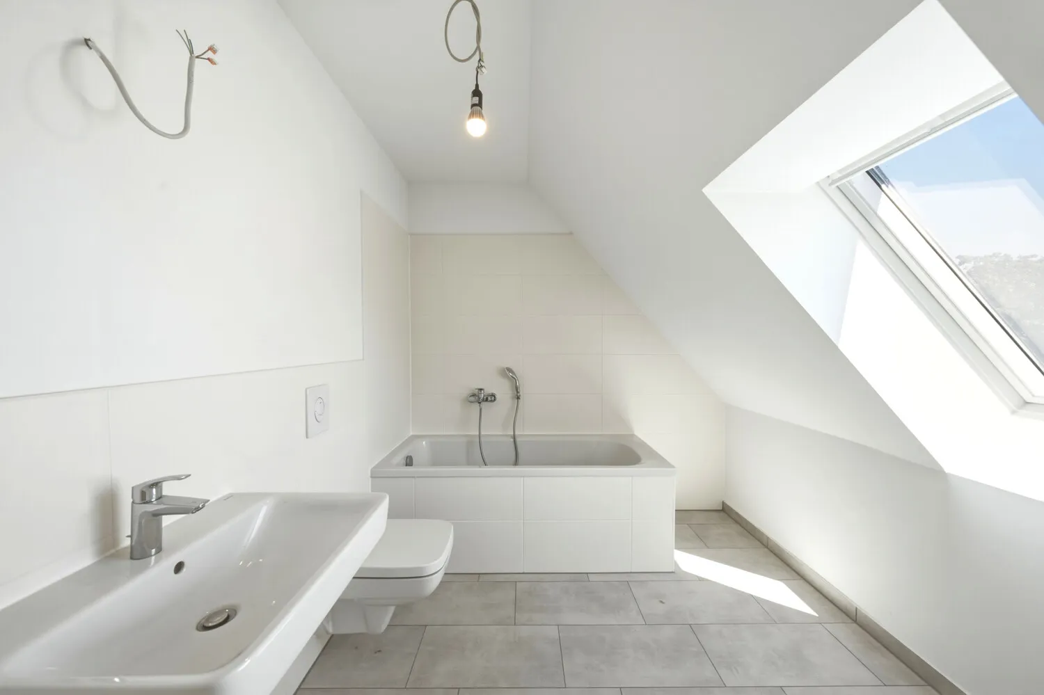 Komplett neu aufgebautes Reihenhaus in bester Zehlendorfer Lage mit Garten und Stellplatz