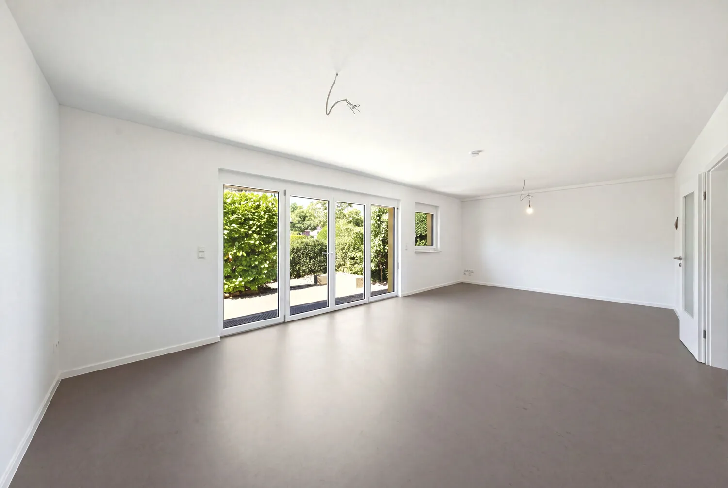 Komplett neu aufgebautes Reihenhaus in bester Zehlendorfer Lage mit Garten und Stellplatz
