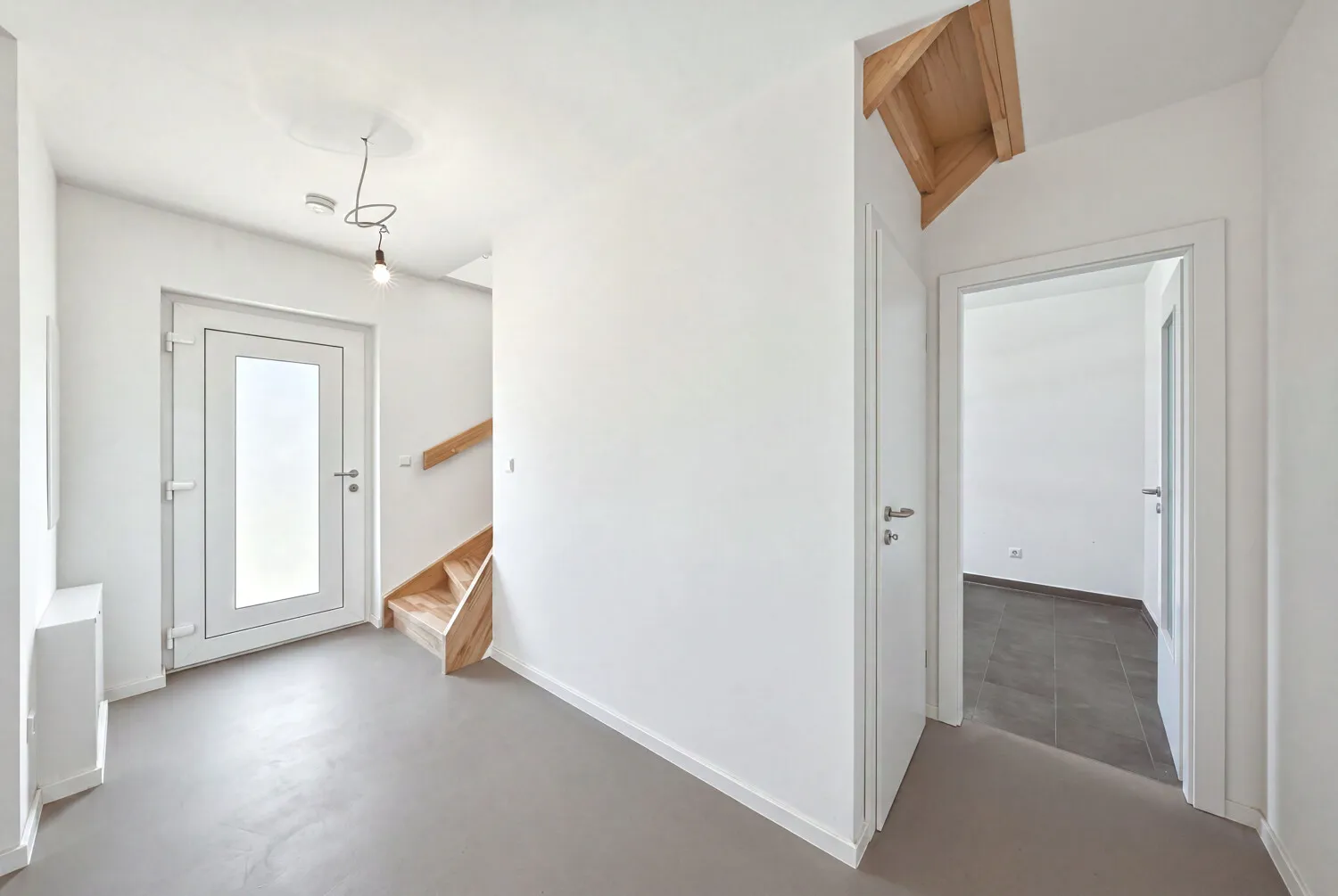 Komplett neu aufgebautes Reihenhaus in bester Zehlendorfer Lage mit Garten und Stellplatz