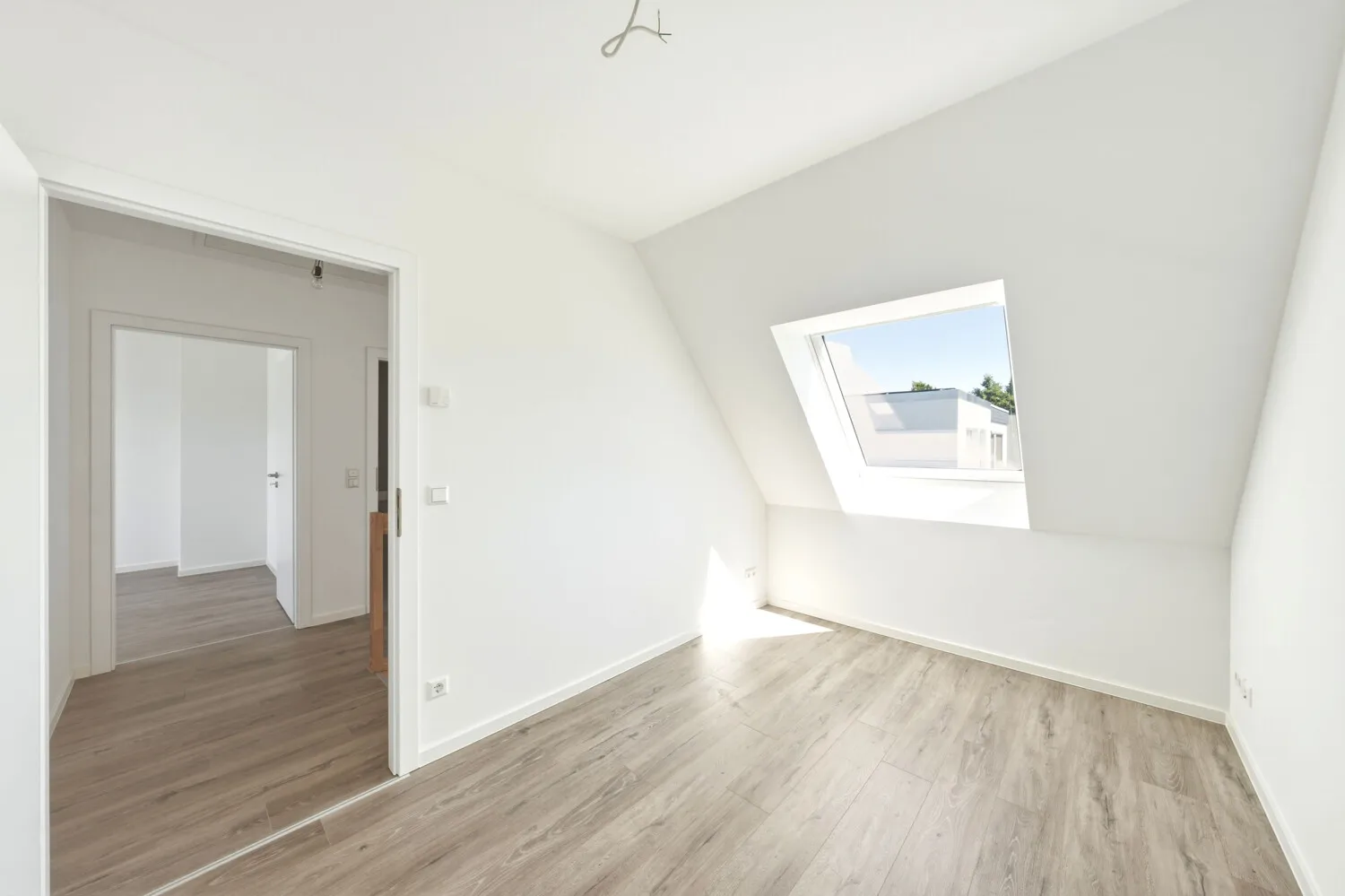 Komplett neu aufgebautes Reihenhaus in bester Zehlendorfer Lage mit Garten und Stellplatz