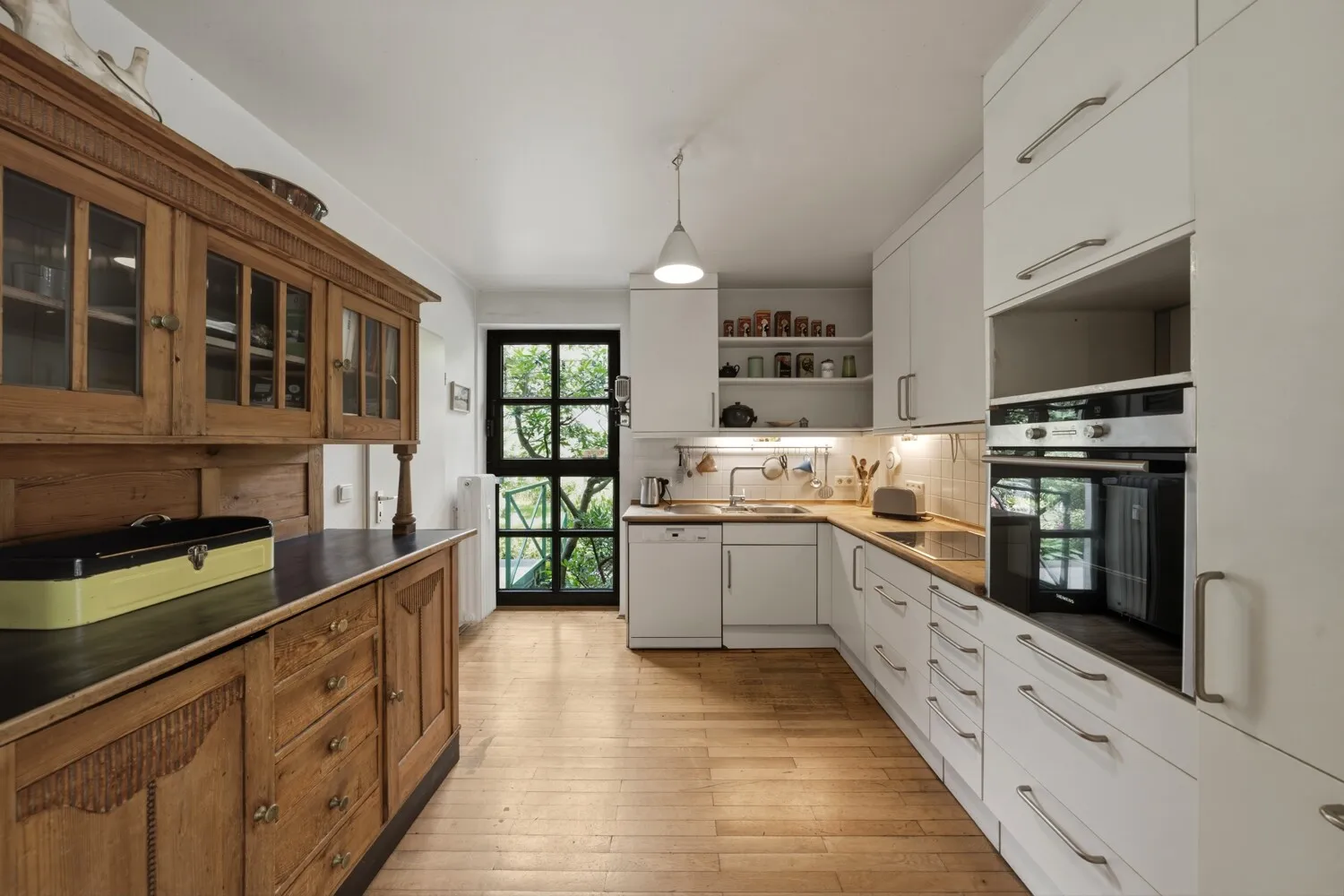 Reihenendhaus in Nikolassee mit bis zu 6 Zimmern und ca. 200m² Wohn-Nutzfläche