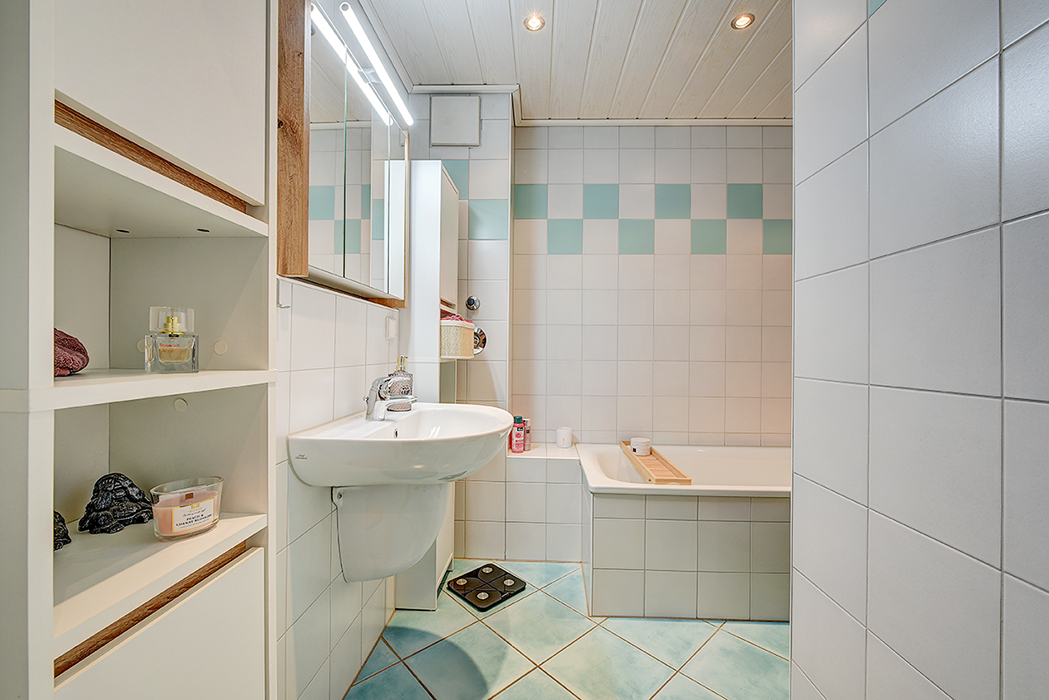 Bad mit Badewanne