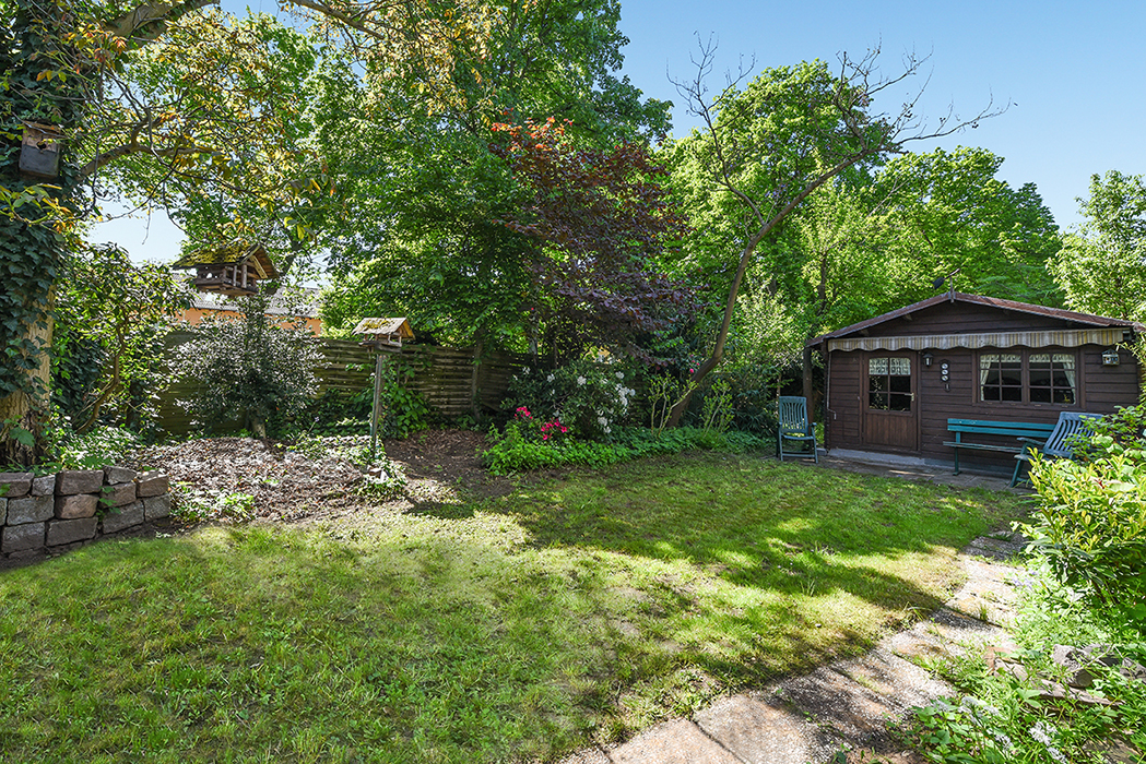 Gartenansicht/ Hütte