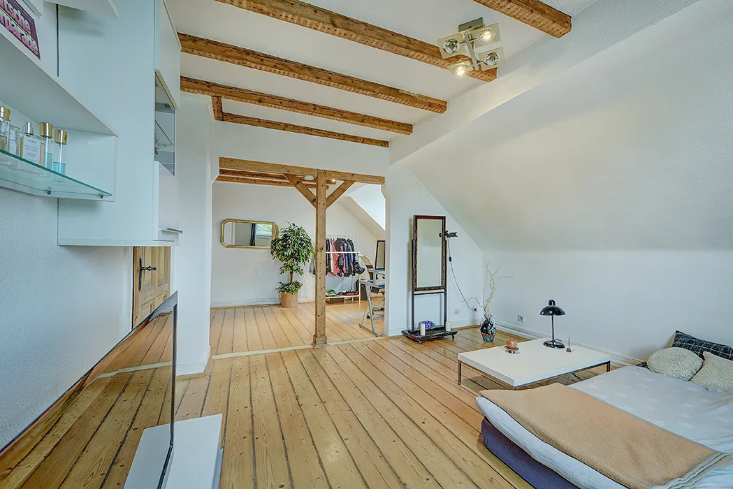 Offener Wohn- und Schlafbereich / Dachgeschoss
