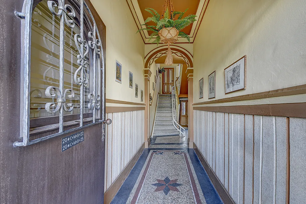 Hausflur / Treppenaufgang