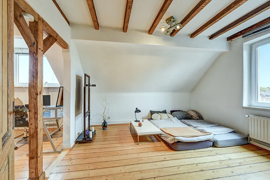 Offener Wohn- und Schlafbereich / Dachgeschoss