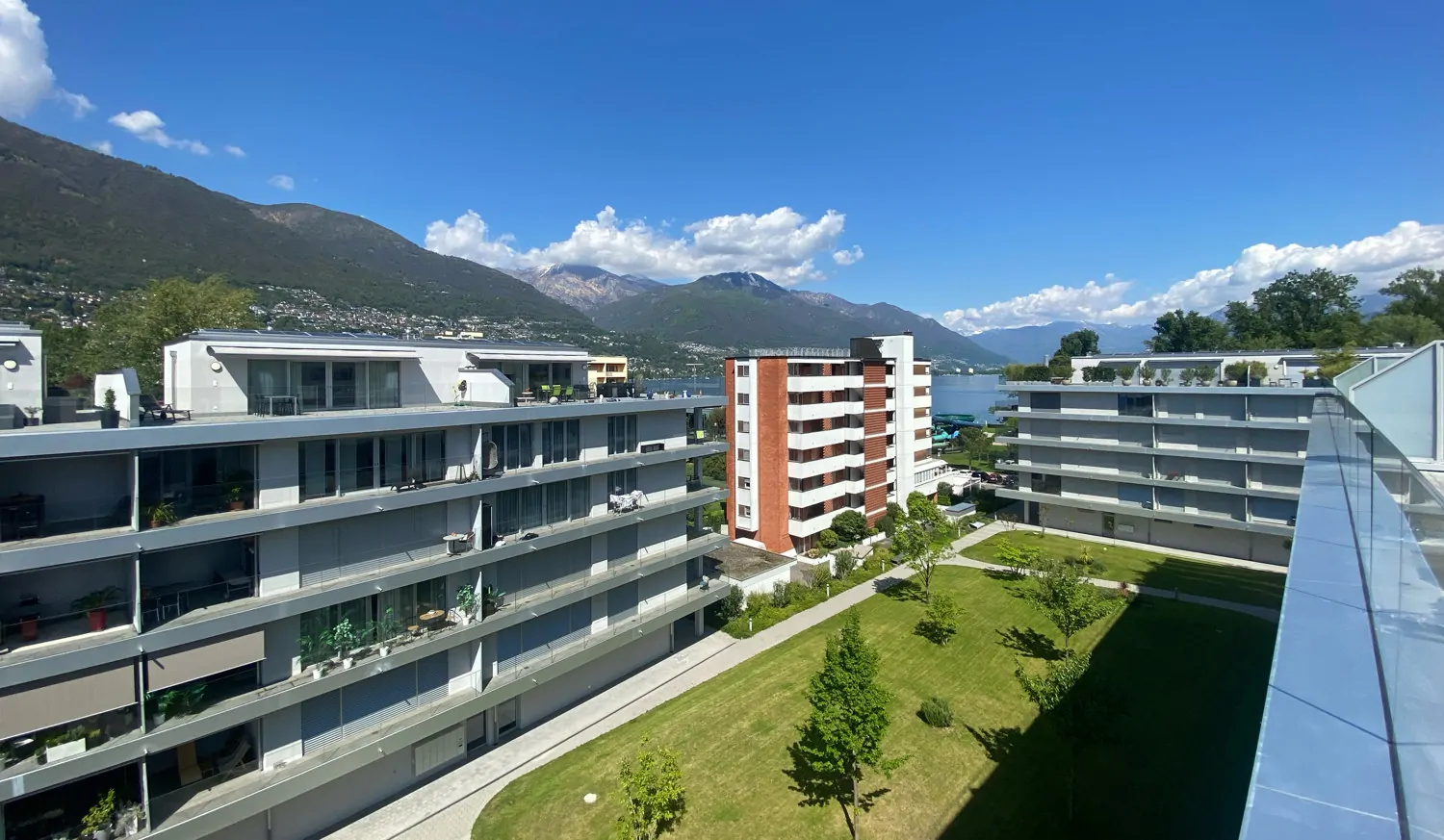 Blick auf Wohnanlage